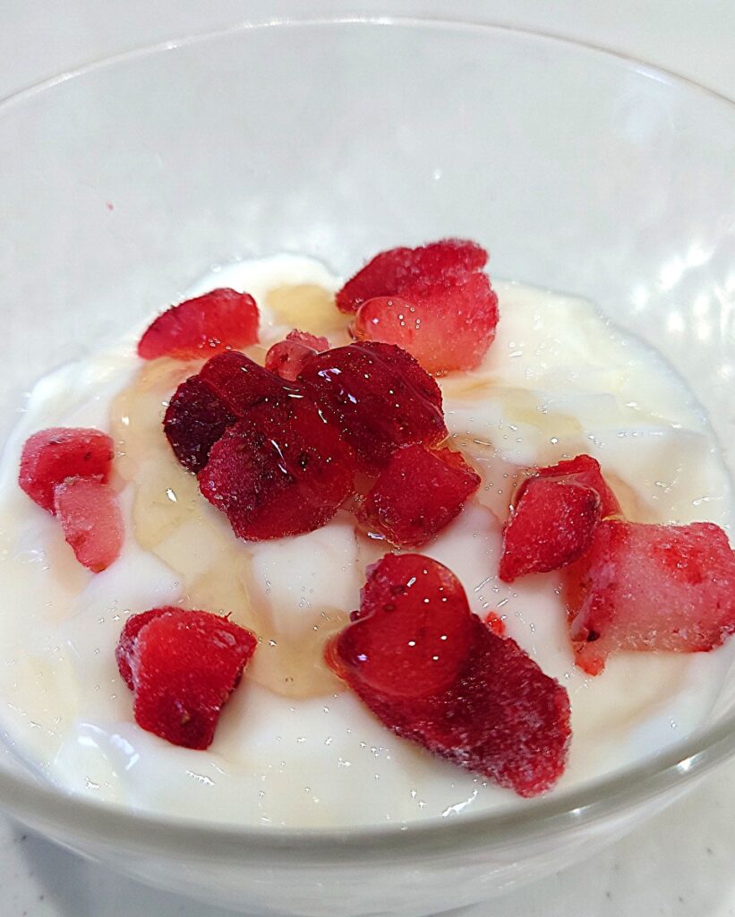 業務スーパー 冷凍 ストロベリー ダイスカット ヨーグルト トッピング