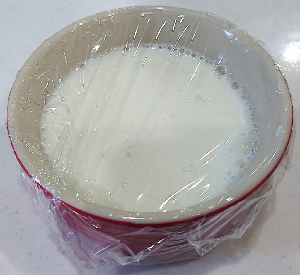 業務スーパー 牛乳パックスイーツ 杏仁豆腐 実食 ラップをかけてレンチン