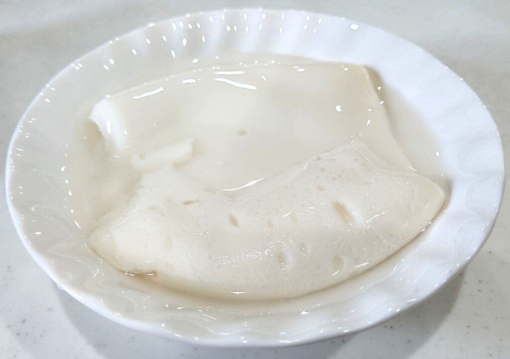 業務スーパー 豆乳花 トールーファ 実食：砂糖シロップをかけて食べる