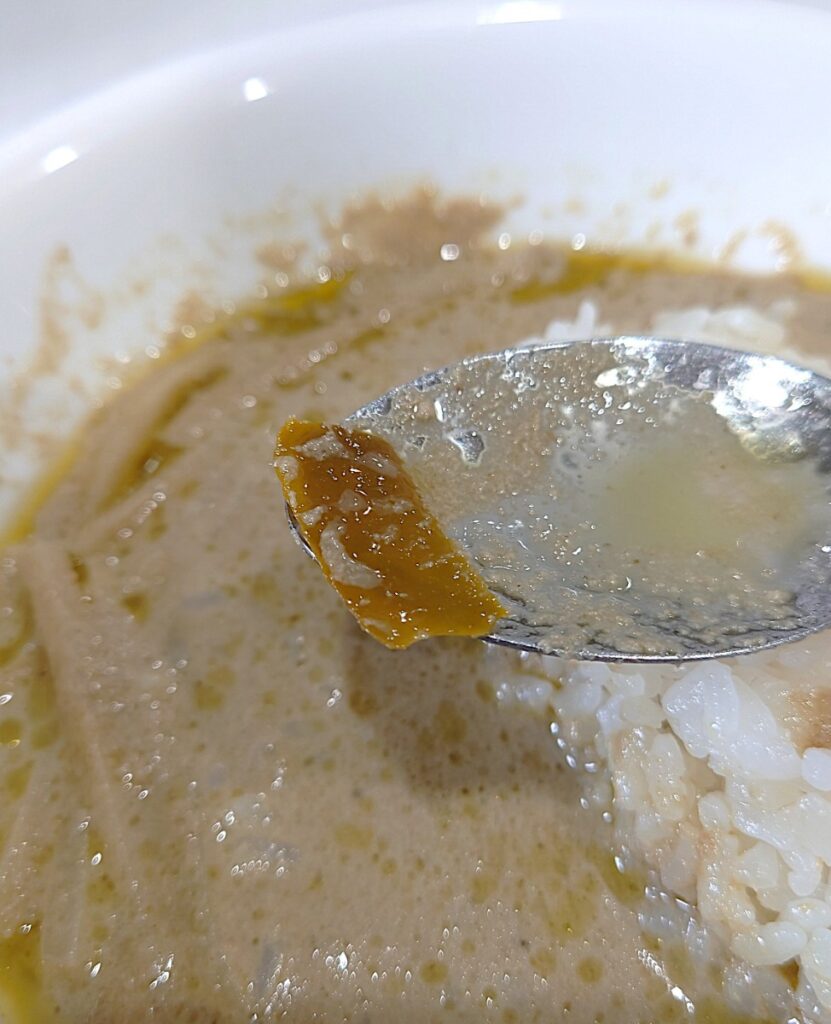 業務スーパー グリーンカレー 缶 カフェライムリーフは取り除く