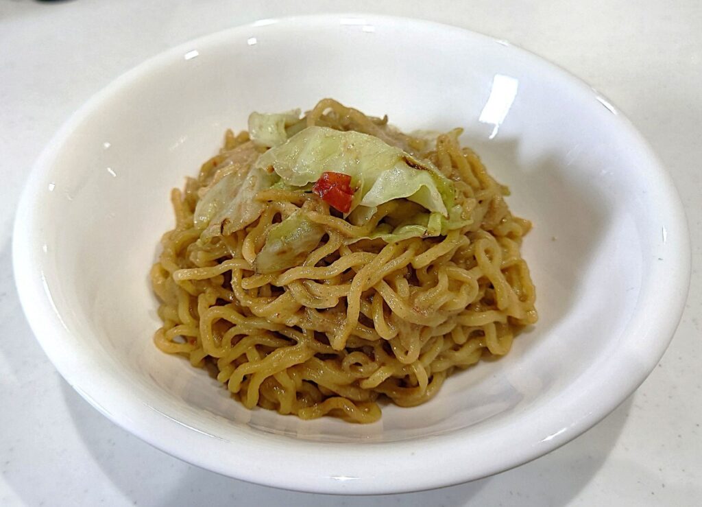 業務スーパー グリーンカレー 缶 やきそば