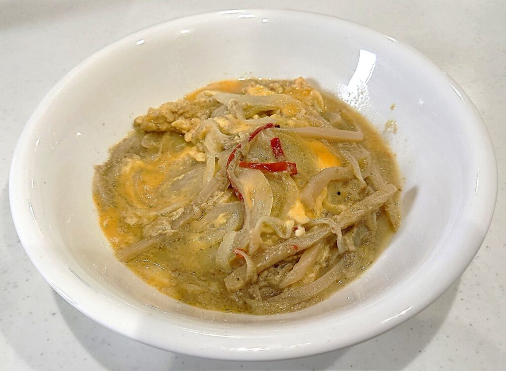業務スーパー グリーンカレー 缶 卵とじ