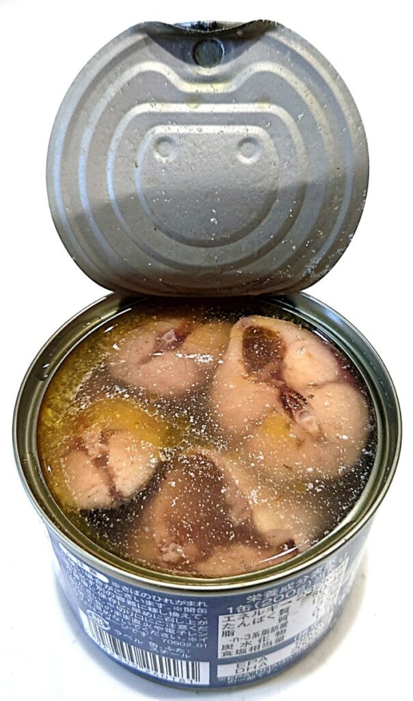 業務スーパー さば 水煮缶 開缶したところ。