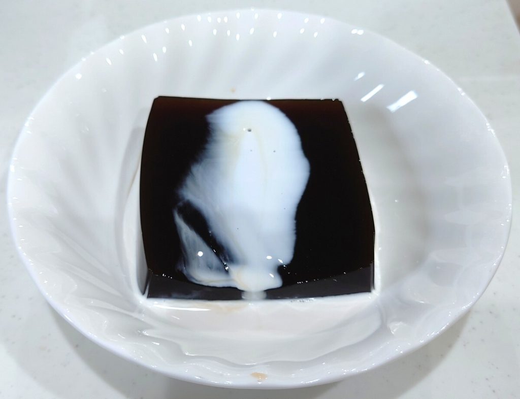 業務スーパー 牛乳パックスイーツ コーヒーゼリー フレッシュをかける