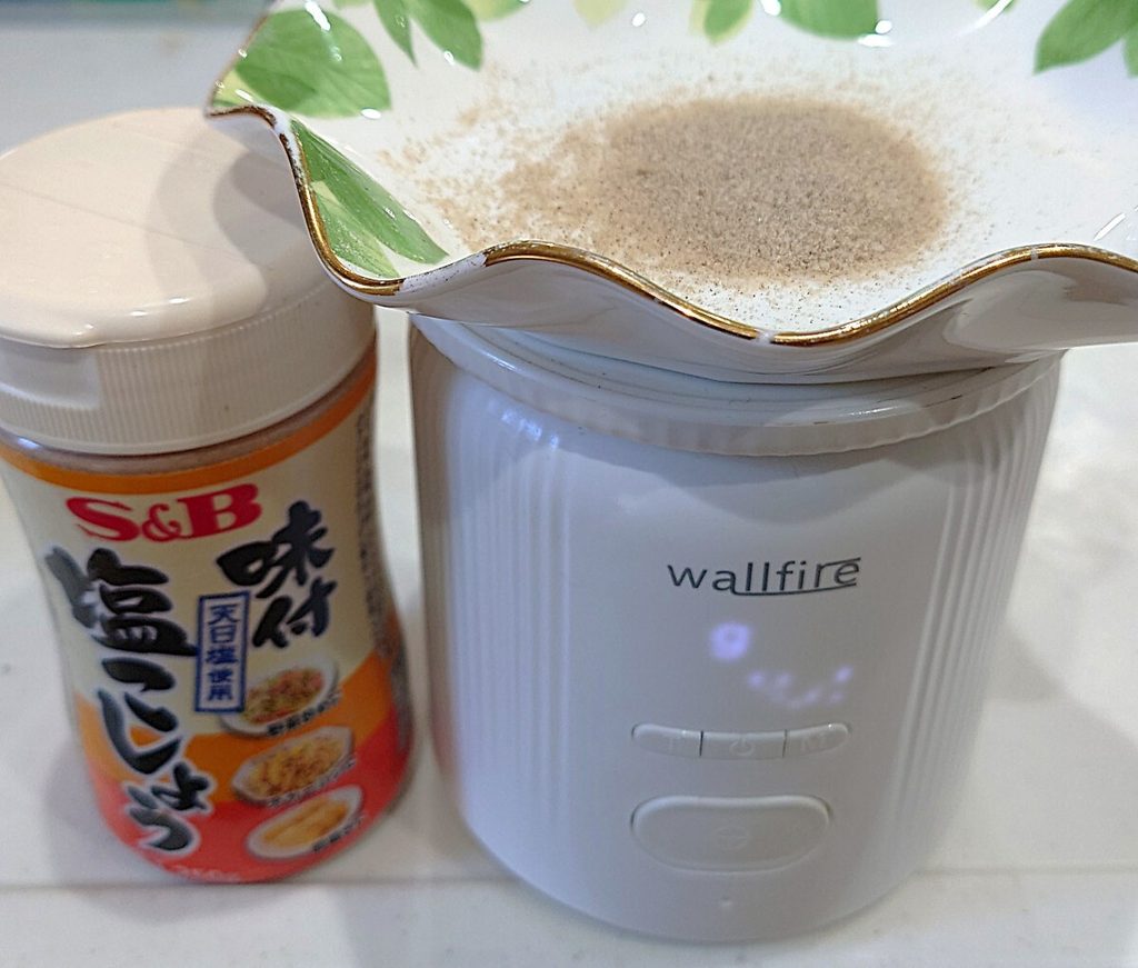 業務スーパー 調味料 味付け塩こしょう 比較 　10回あたりの塩こしょうの量（市販品・小サイズ大）