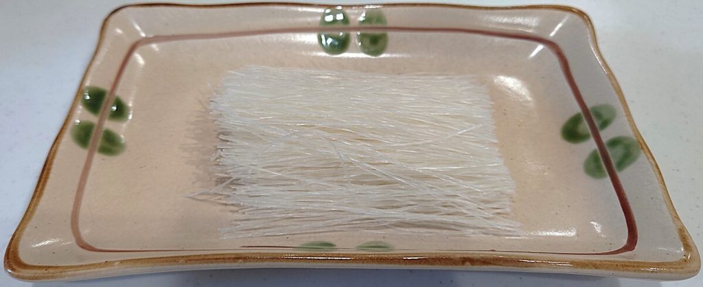 業務スーパー 食品 カット 春雨 中身を取り出したところ。