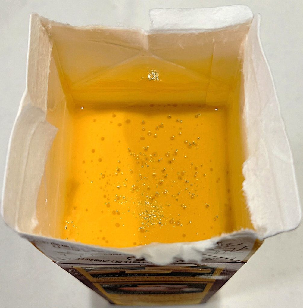 業務スーパー 牛乳パックスイーツ 蜜いもケーキ 開封したところ。